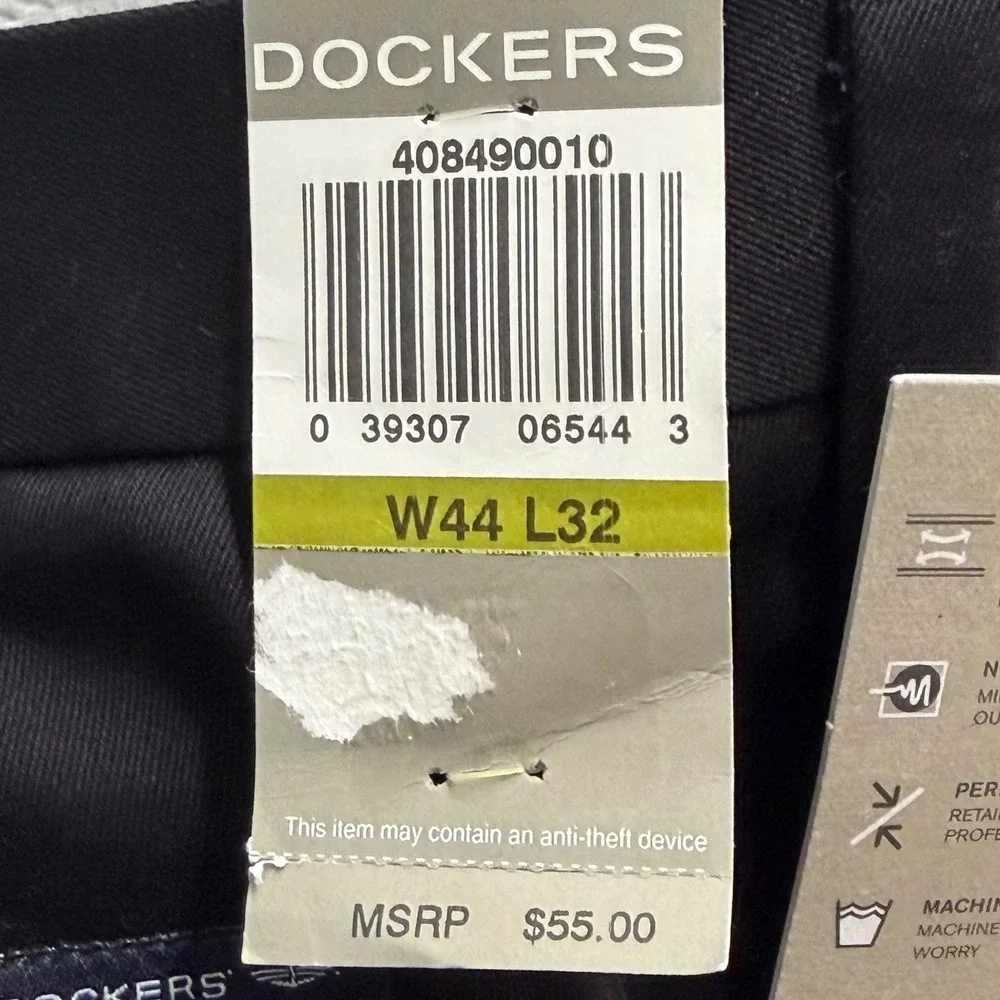 NEW Dockers Pant Men 44x32 Black D3 Classic Fit Pleated Signature Khaki Trousers